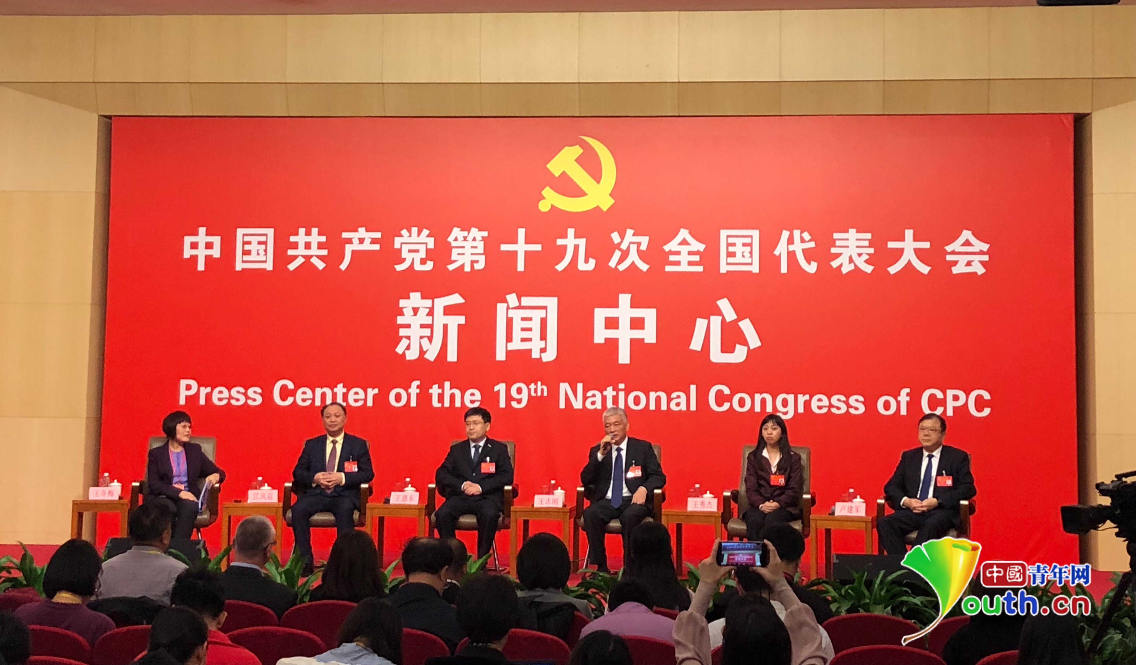 乐鱼体育西蒙斯进球史书性时辰！与荷兰足球传奇并肩，成欧洲杯半决赛进球第五人